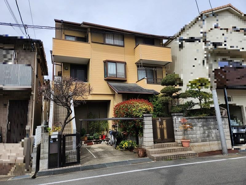 Multi-Generational 7LDKK House in Amagasaki - Photo 1