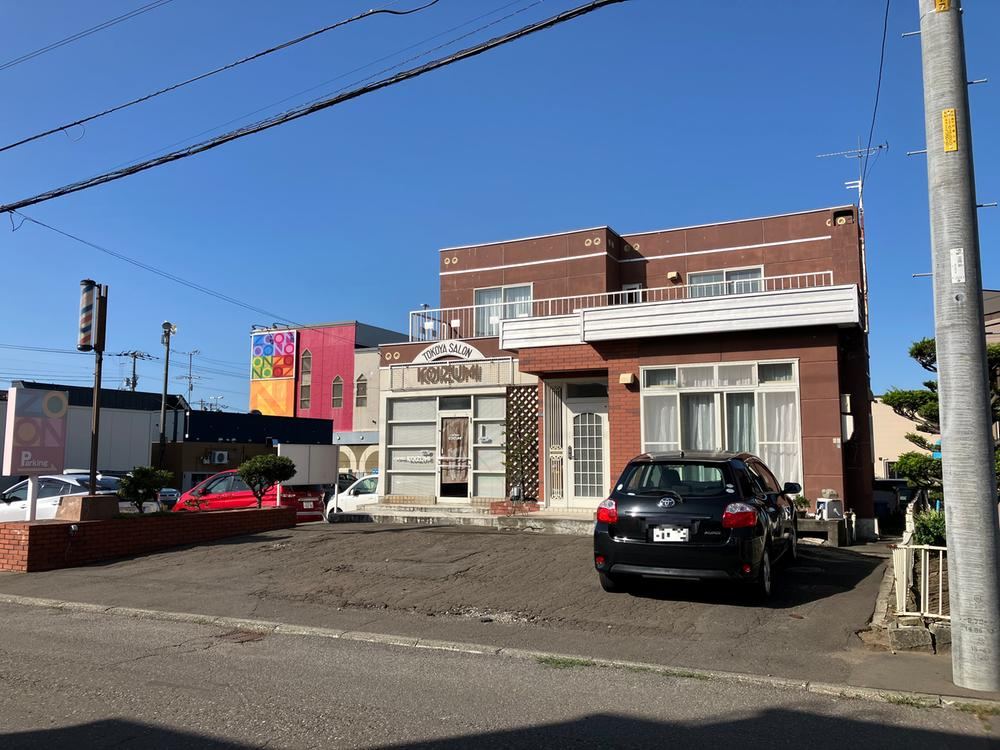 Mixed-Use Residential Building in Sapporo - Photo 1
