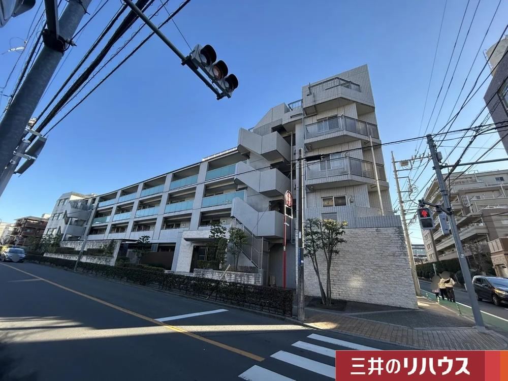 Spacious 4LDK Apartment in Mitaka - Photo 1