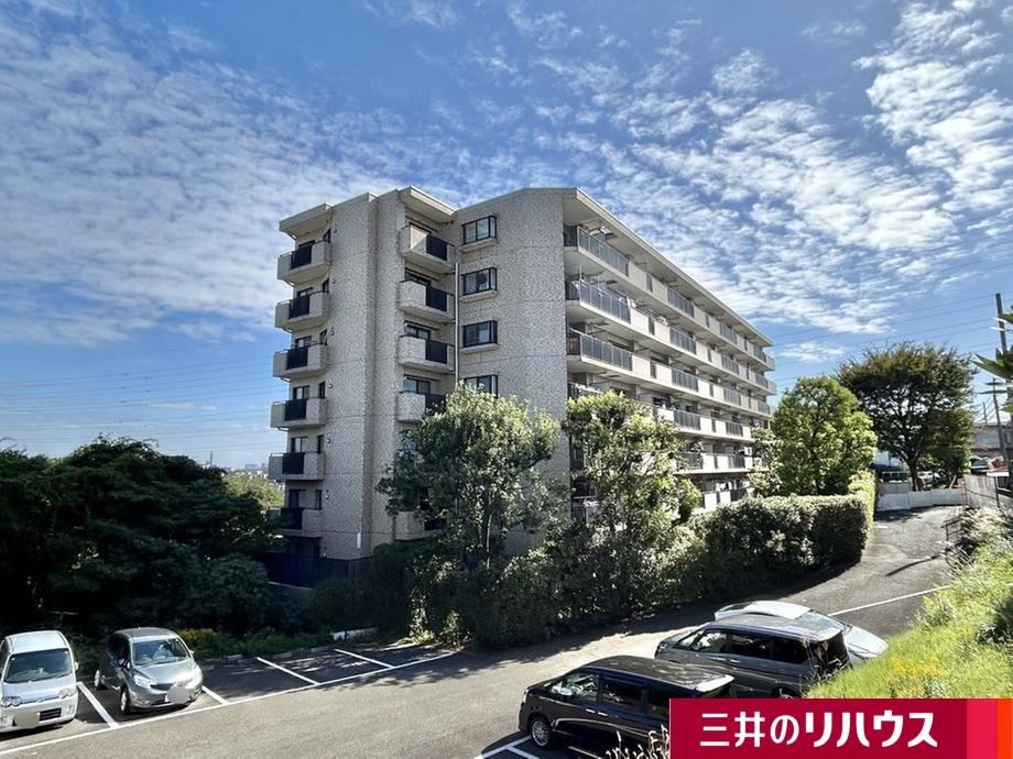 Renovated 3LDK Apartment in Hohsen - Photo 1
