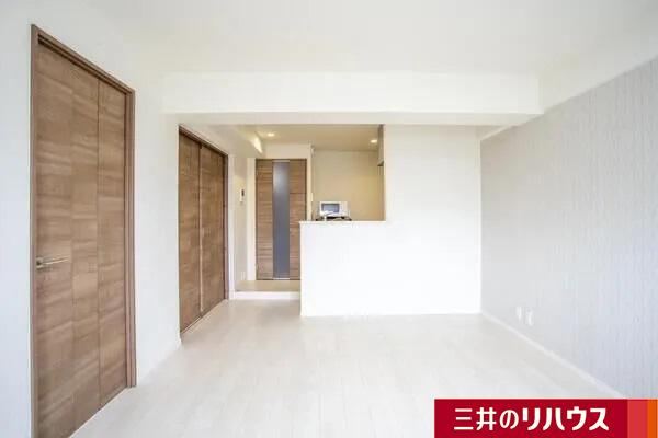 2LDK apartment in Yodogawa Ward, Osaka - Photo 1