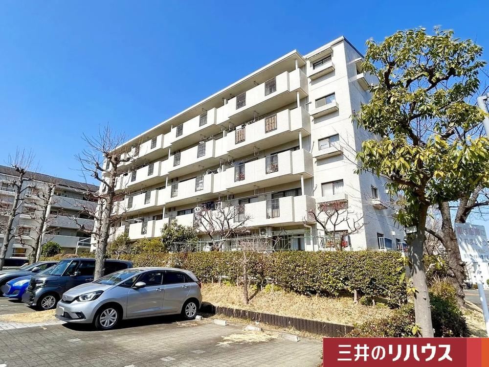 Bright 3LDK Apartment Near Keio Tama Center Station - Photo 1