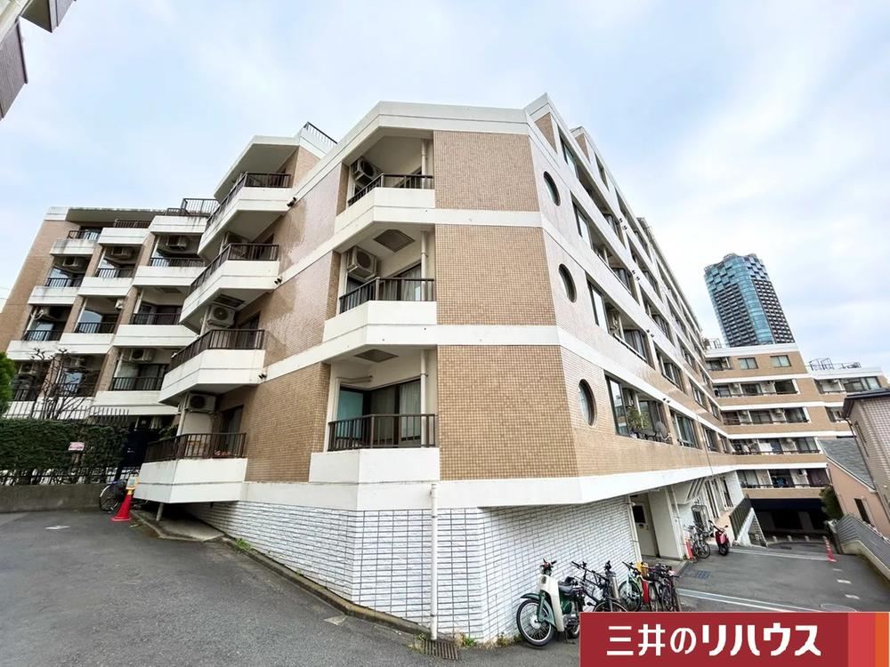 studio apartment in Minato Ward, Tokyo - Photo 1