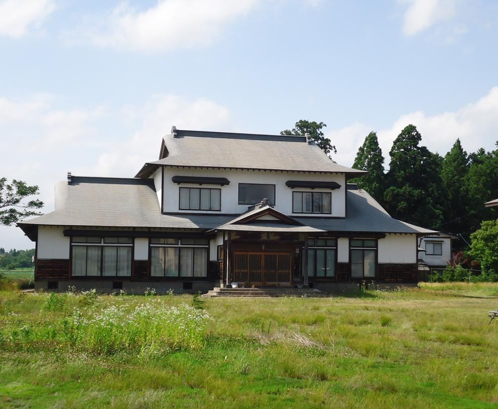 Large 10LDK House with Workshop Potential in Daisen City - Photo 1