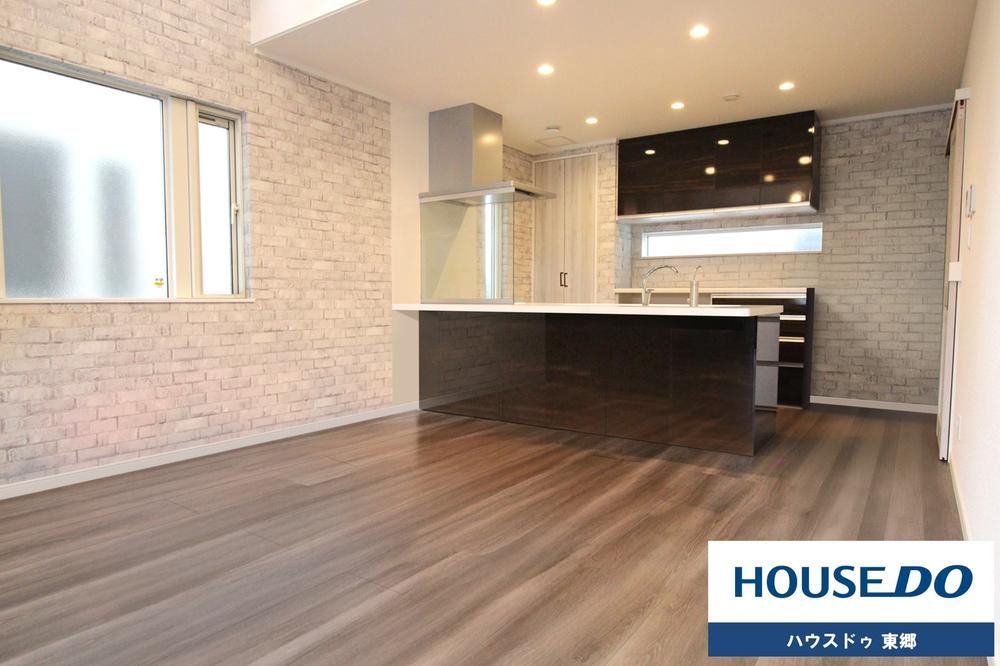Spacious 3LDK House with Lofted Living Room in Miyoshi - Photo 1