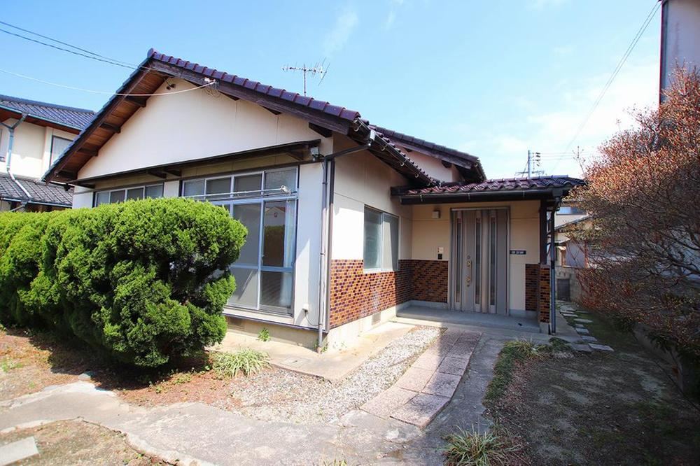 Charming 3LDK House in Yomicho, Yonago - Photo 1