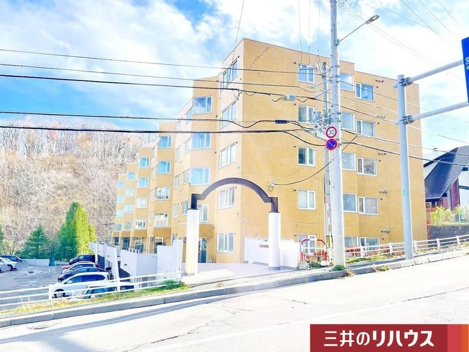 3LDK+S apartment in Chuo Ward, Sapporo, Hokkaido - Photo 1