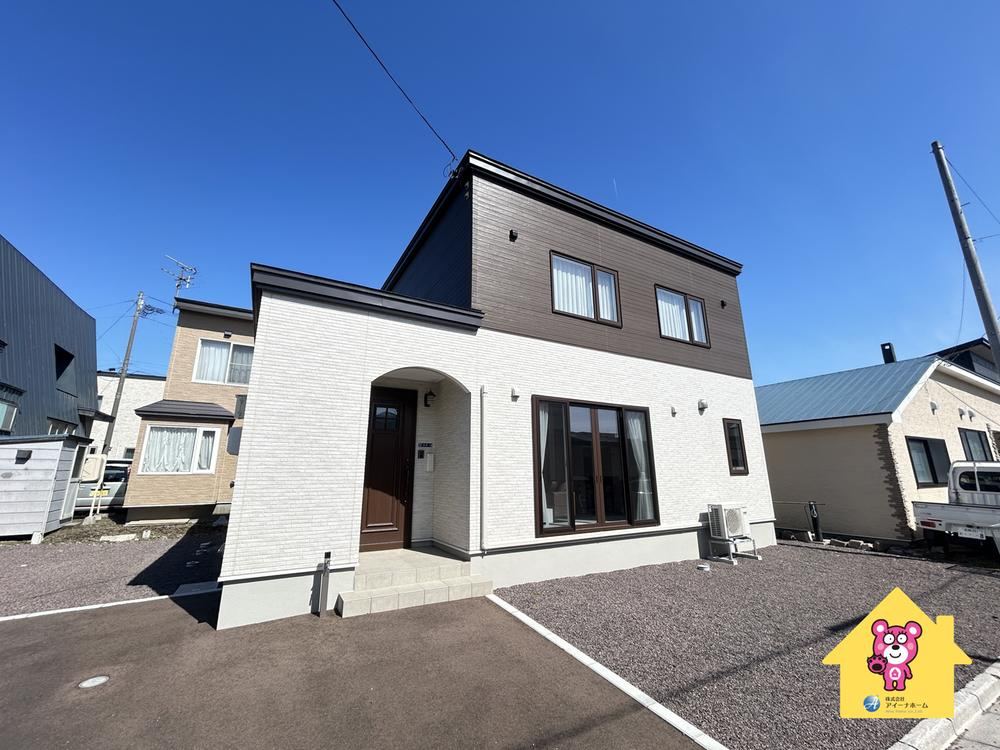 Spacious 3LDK House with Parking for 5 Vehicles in Hakodate - Photo 1