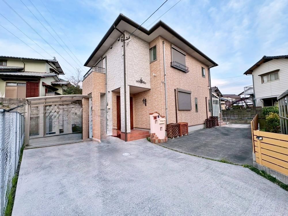 Modern 5LDK House with Nearby Amenities in Yahatanishi - Photo 1