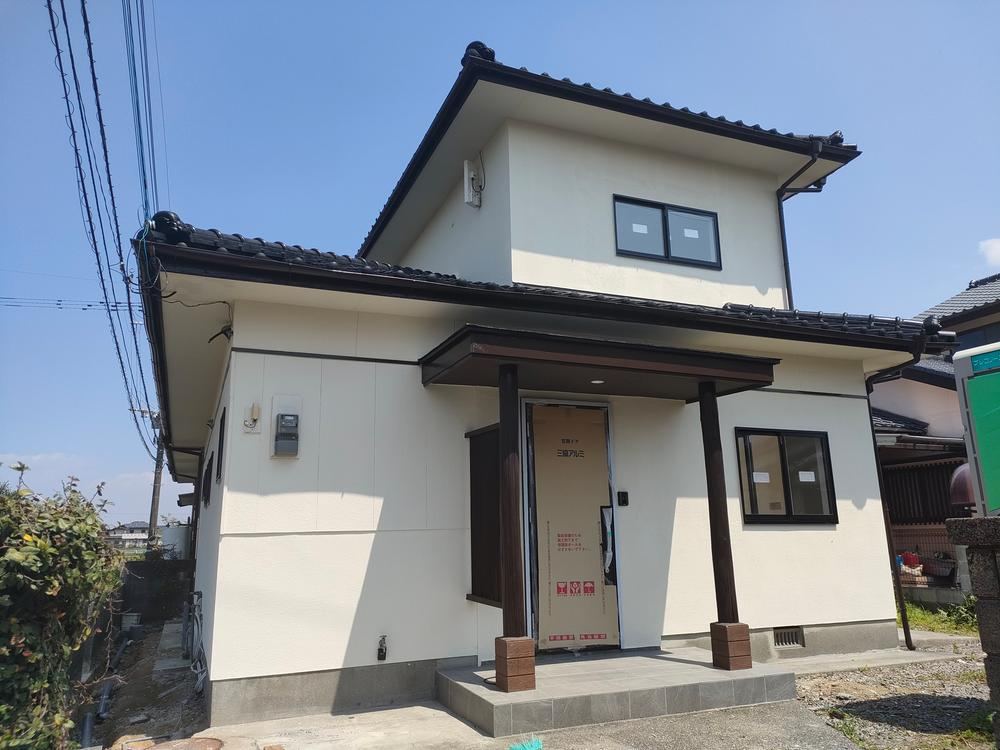 Modern 3LDK House with Full Renovation - Photo 1