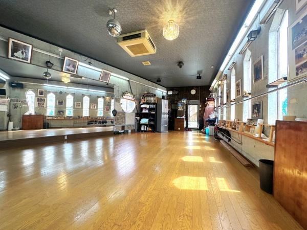 Studio Space with Mirror Wall and Sound System in Toyono - Photo 1