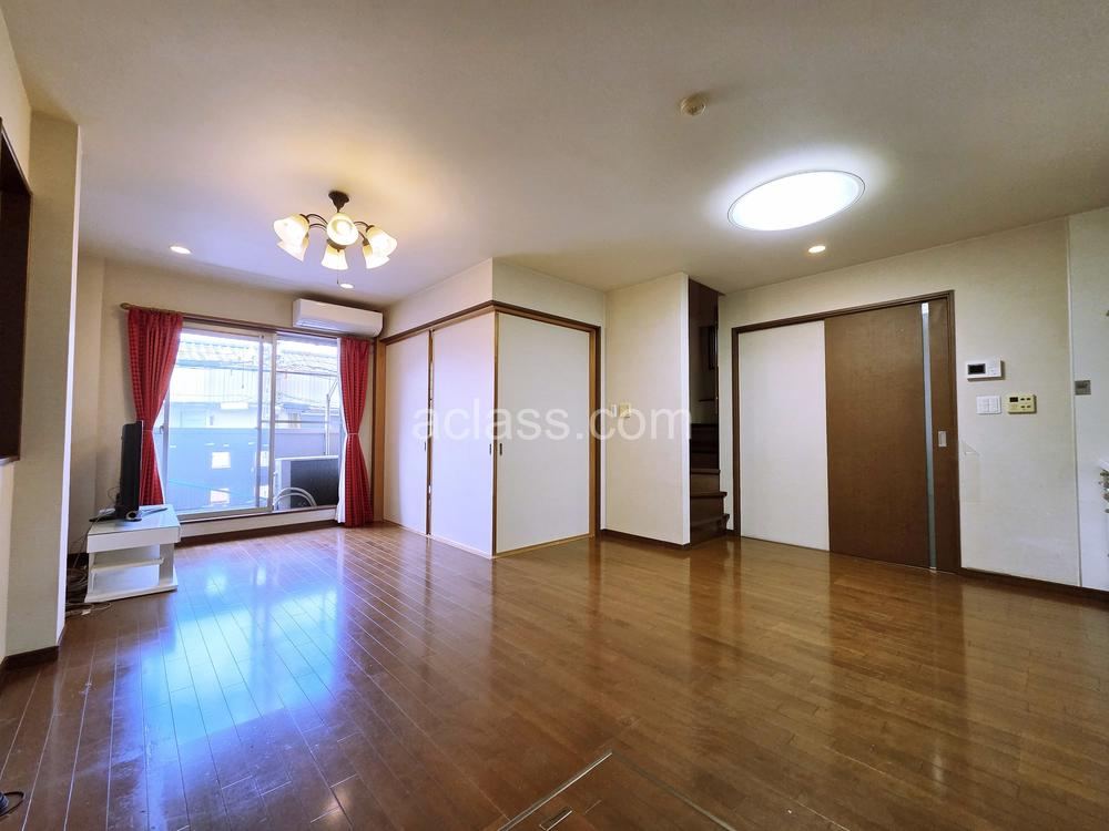4LDK House Near Koryien Station with Parking for Two - Photo 1