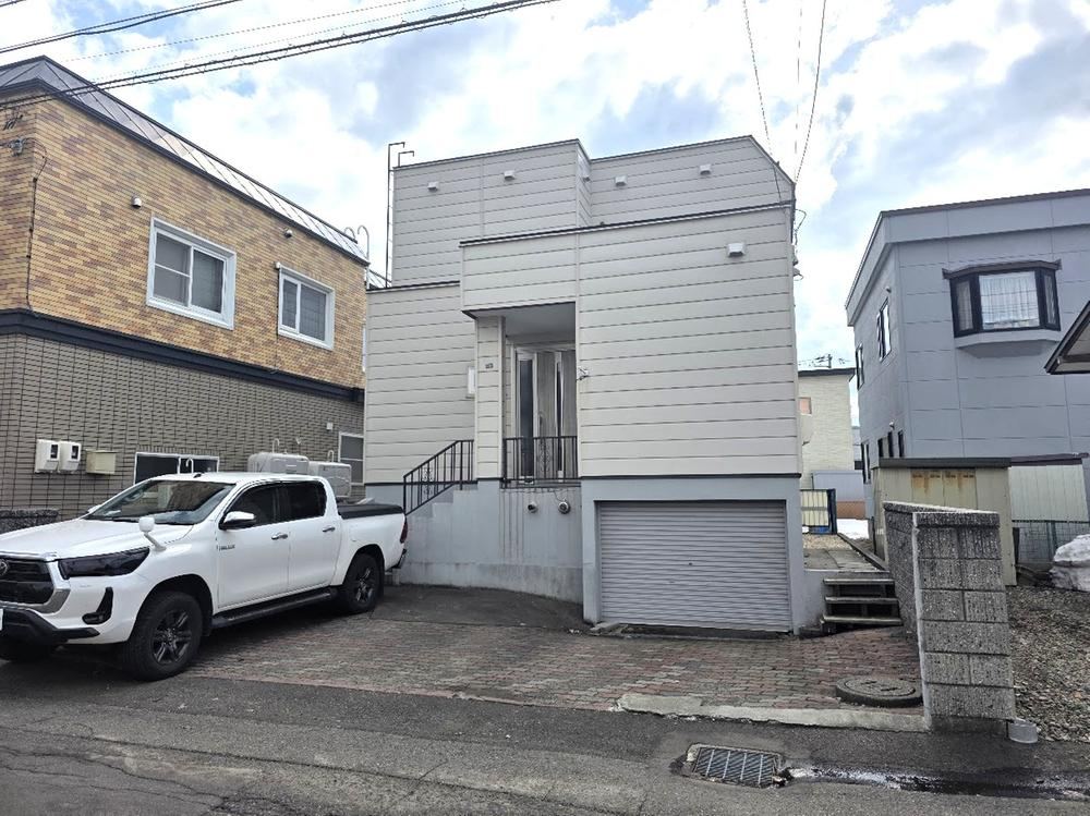 Renovated 2LDK Detached House in Kita-ku, Sapporo - Photo 1