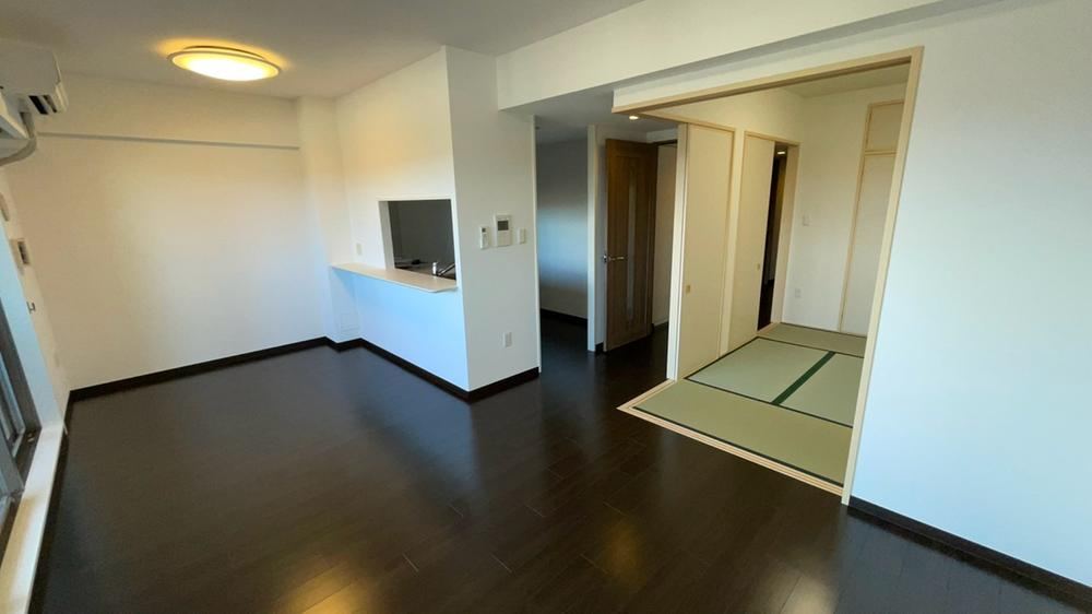 Modern 3LDK Apartment in Makuhari - Photo 1