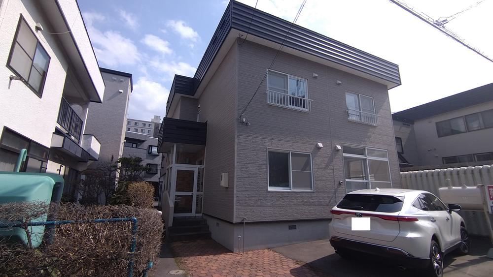 Stylish 4LDK Home with Renovation in Sapporo - Photo 1