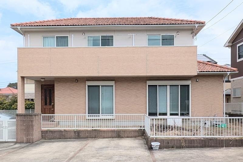 Spacious 4LDK Home with Southern Exposure - Photo 1