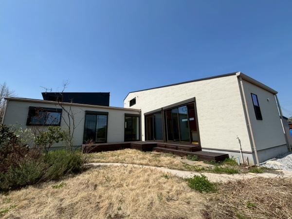 Custom-Built 2LDK Home Using Natural Materials in Miyashiro - Photo 1