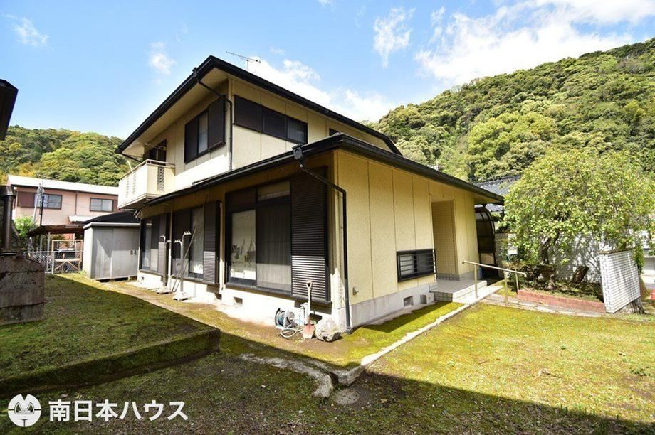 Spacious 4LDK Home with Large Parking Space - Photo 1