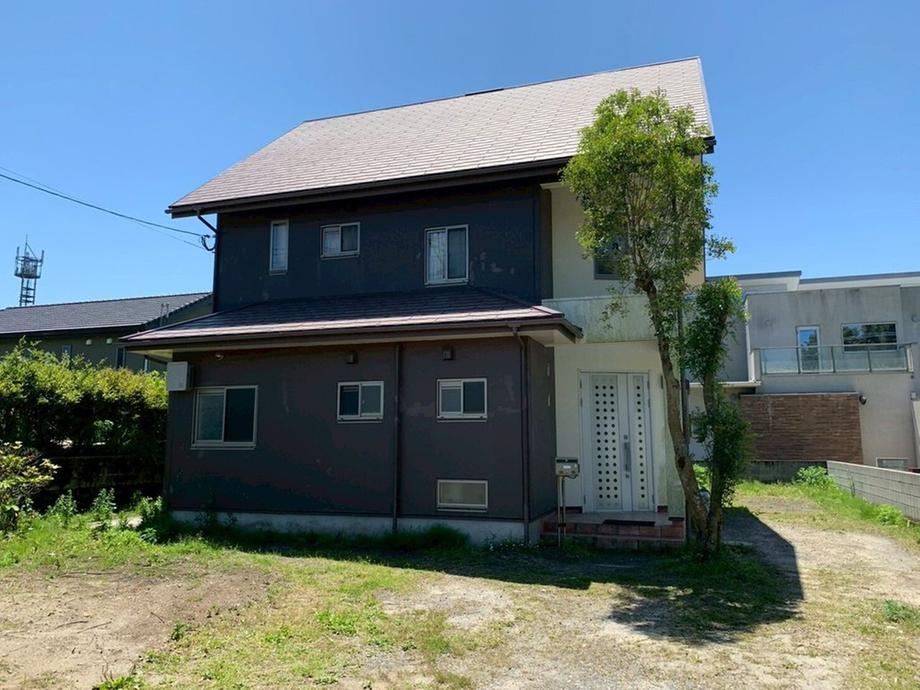 Large 3LDK Home with Wood Deck in Yoshino - Photo 1