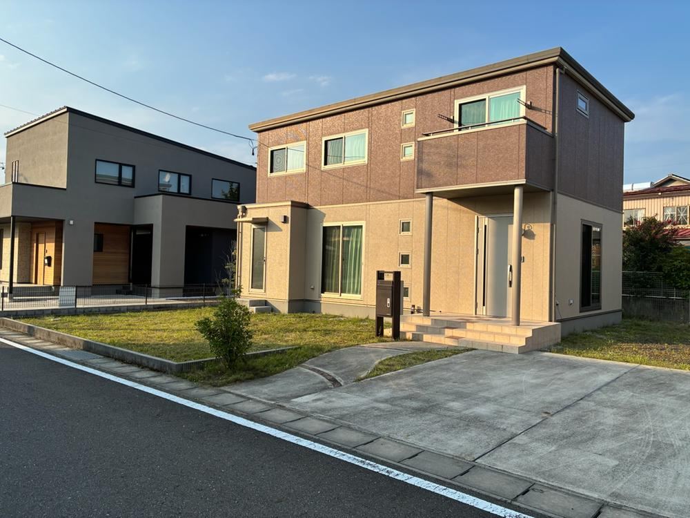 Modern 4LDK House by Sekisui Heim in Nishigo - Photo 1