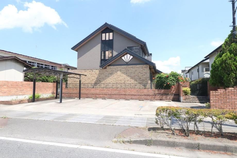 Spacious 5LDK Home with Open Garden in Sanbongi - Photo 1