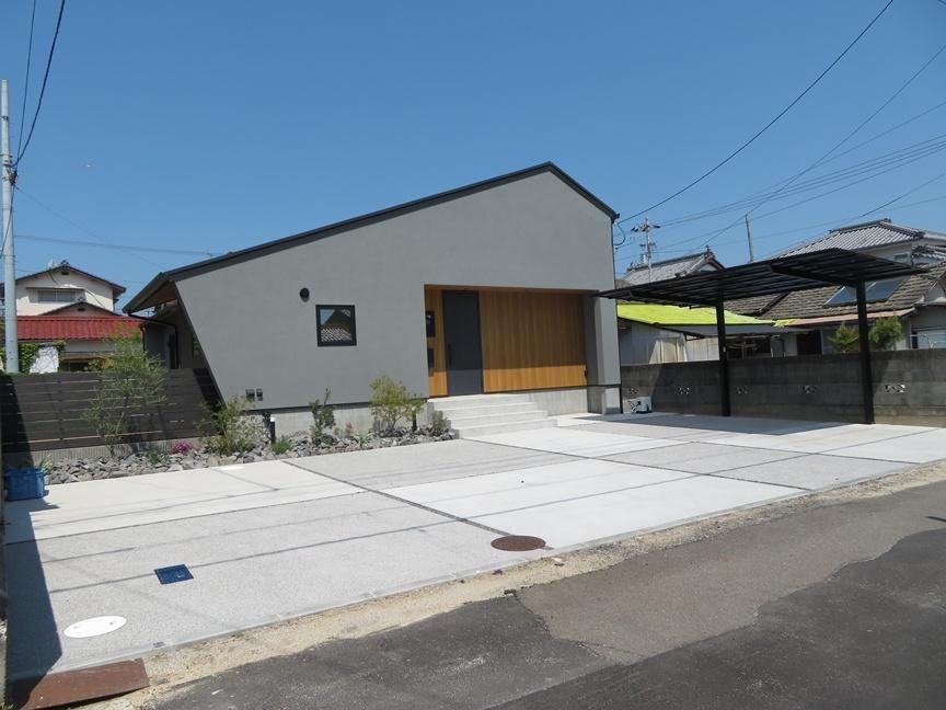 Spacious ZEH Home with Solar Power in Matsuyama - Photo 1