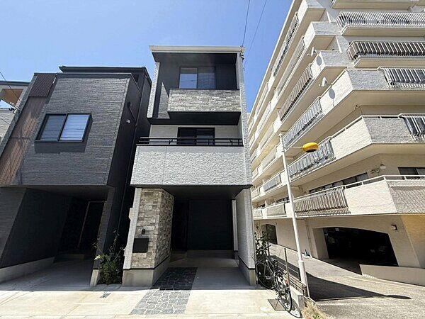 Well-Equipped Home Near Kawana Station - Photo 1