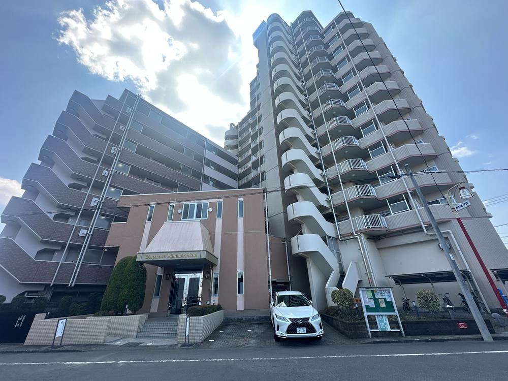 Convenient 3LDK Apartment Near Minami-Rinkan Station - Photo 1