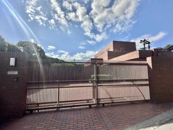 Spacious 4LDK House with Pool in Hayama - Photo 1