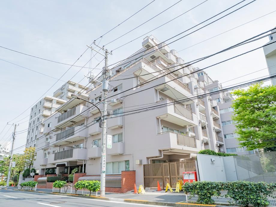 Vintage Apartment with Recent Renovations in Komagome - Photo 1