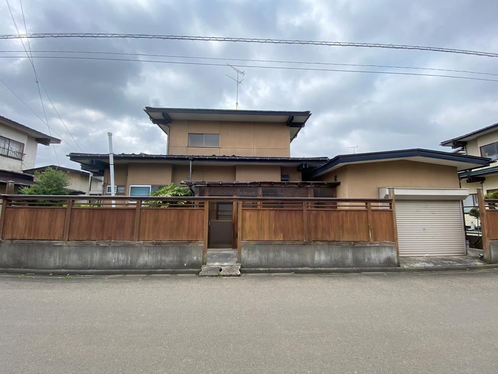 Detached House with Garage and Convenient Location in Noshiro - Photo 1