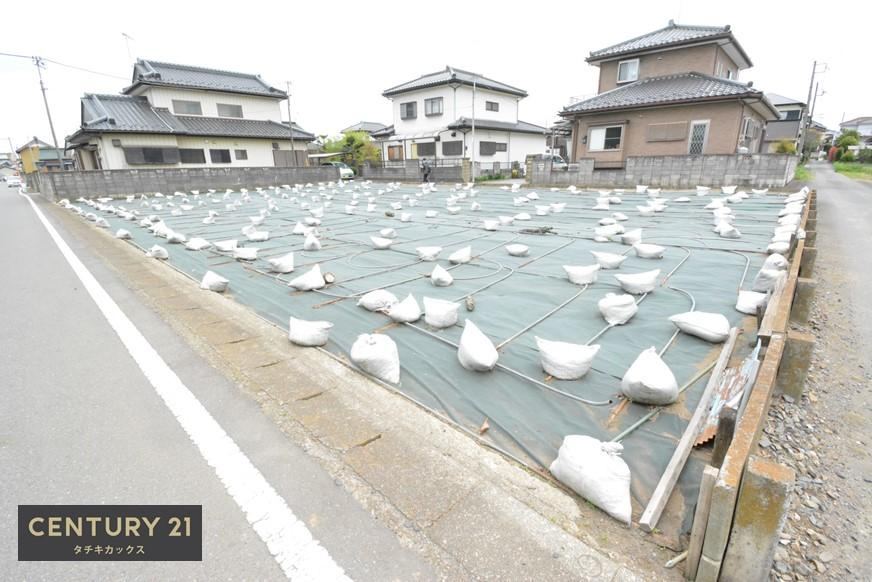 Large Land Plot with No Building Conditions in Koga - Photo 1