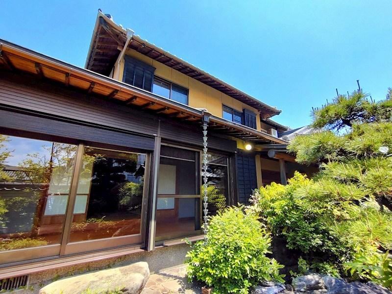 Spacious 7LDK House in Wakamatsu, Kitakyushu - Photo 1