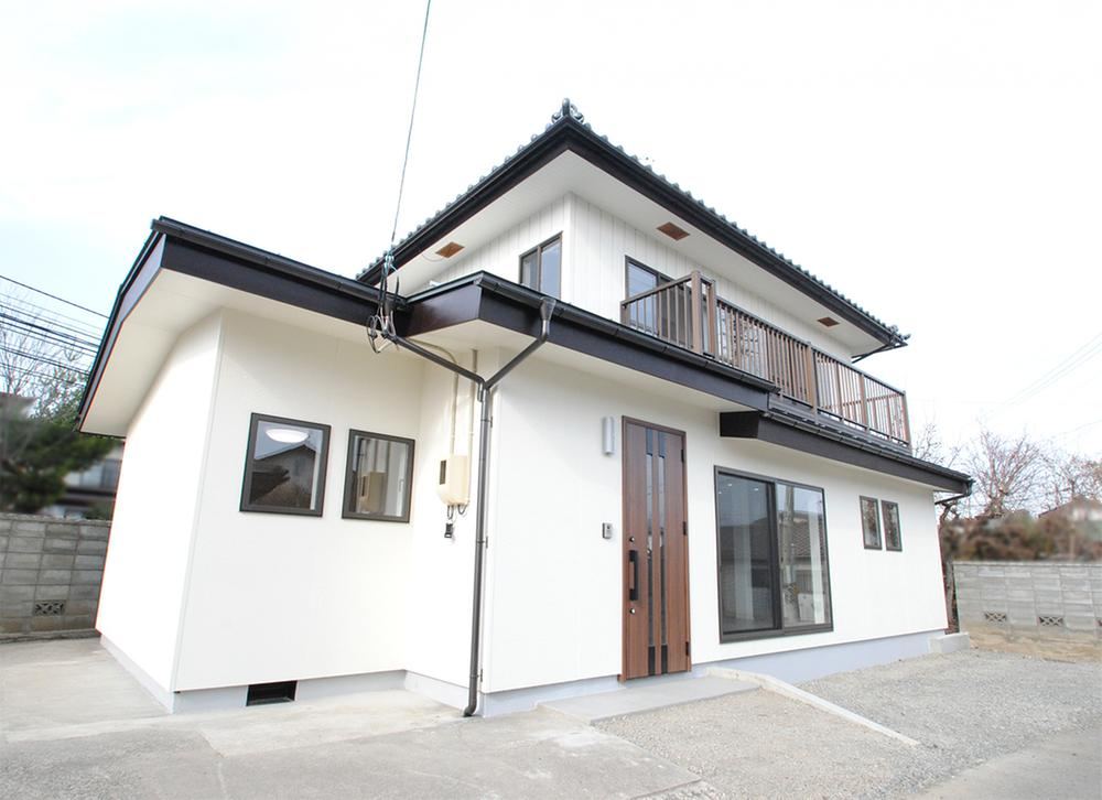 Refurbished 4LDK House Steps from Hongō Station - Photo 1