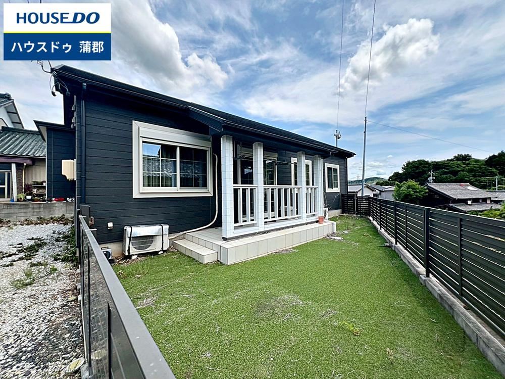 Charming 3LDK Bungalow with Spacious Garden - Photo 1