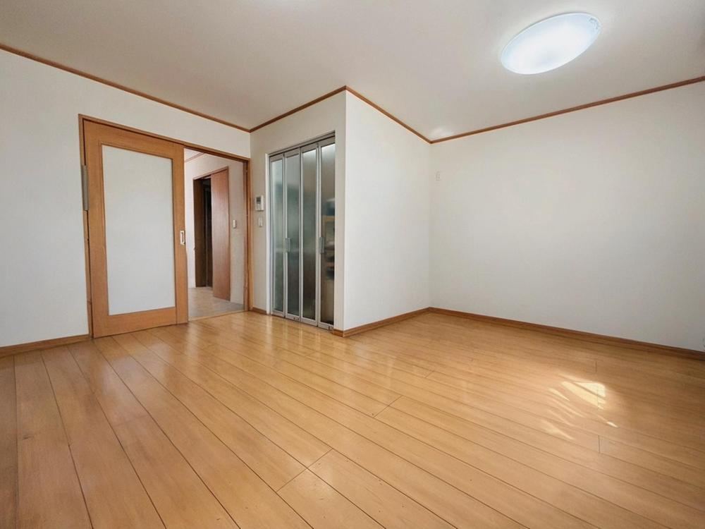 Spacious 3LDK House with Parking in Nishimizu - Photo 1