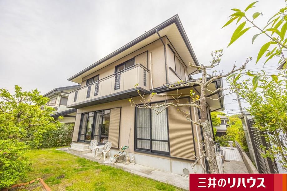 Renovated 4LDK Home in Takazodai - Photo 1