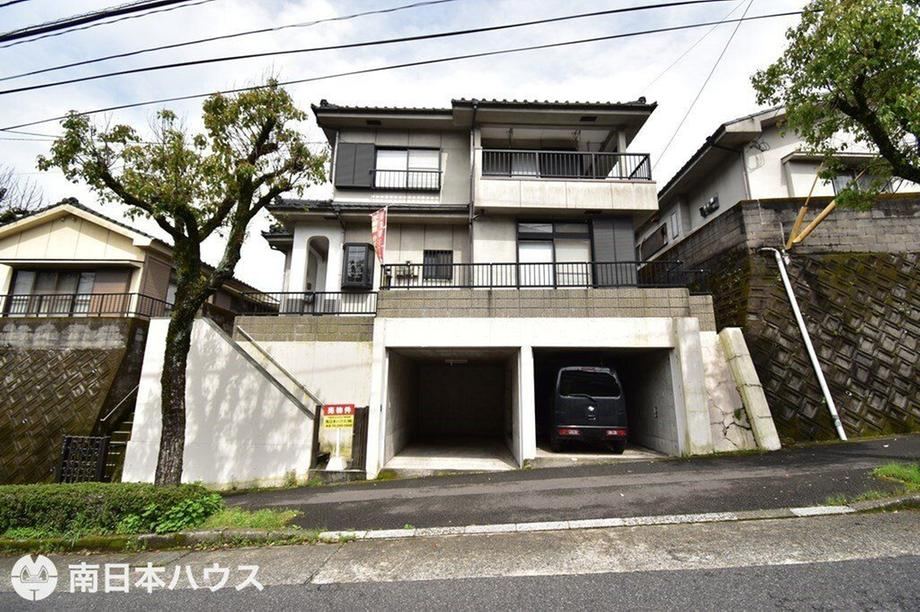 Spacious 4LDK+S Home with Garage in Nishiryou, Kagoshima - Photo 1