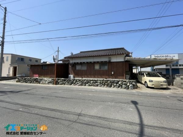 Spacious 4DK Home with Garden in Niihama - Photo 1