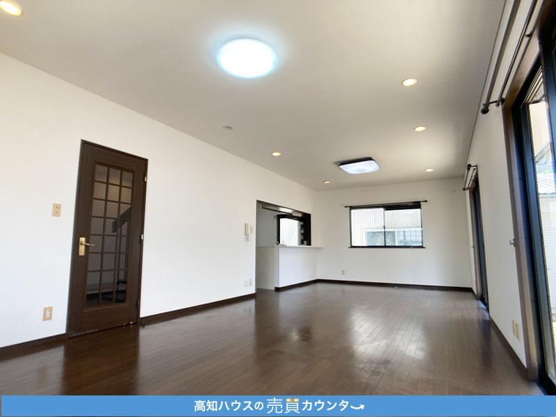 Spacious 4-Bedroom Home with Renovations - Photo 1