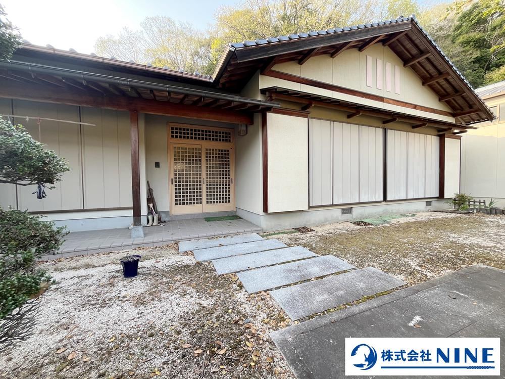 Cozy 4LDK House with Hearth - Photo 1