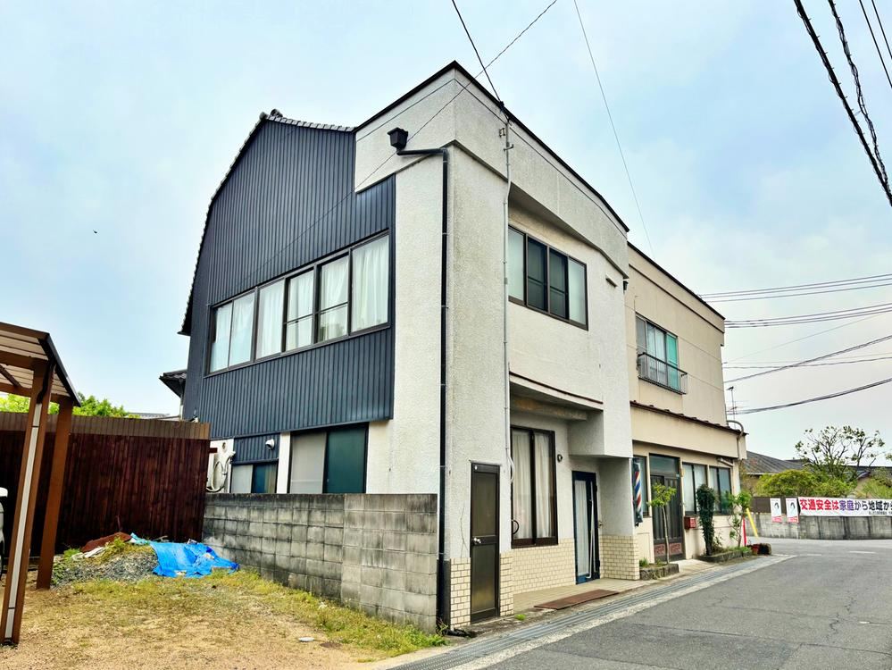 Versatile 5K Detached House in Fukuyama - Photo 1