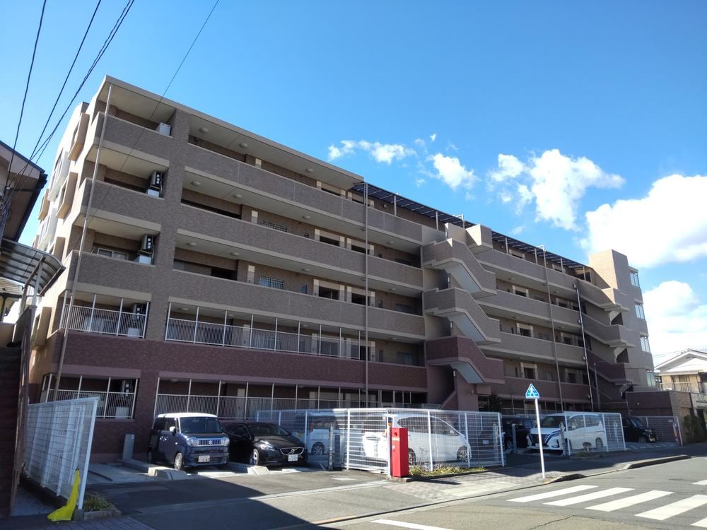 Spacious 3LDK Apartment in Kosakudai, Tokyo - Photo 1