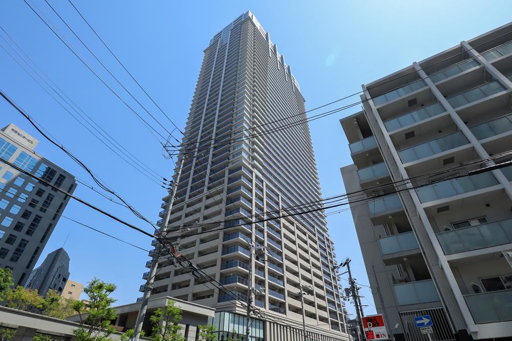 2LDK+S apartment in Kita Ward, Osaka - Photo 1