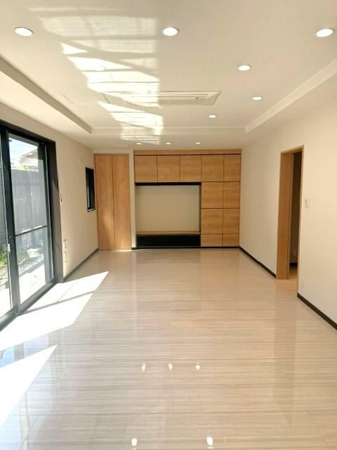 Modern 3LDK House with EV Charging in Neyagawa - Photo 1