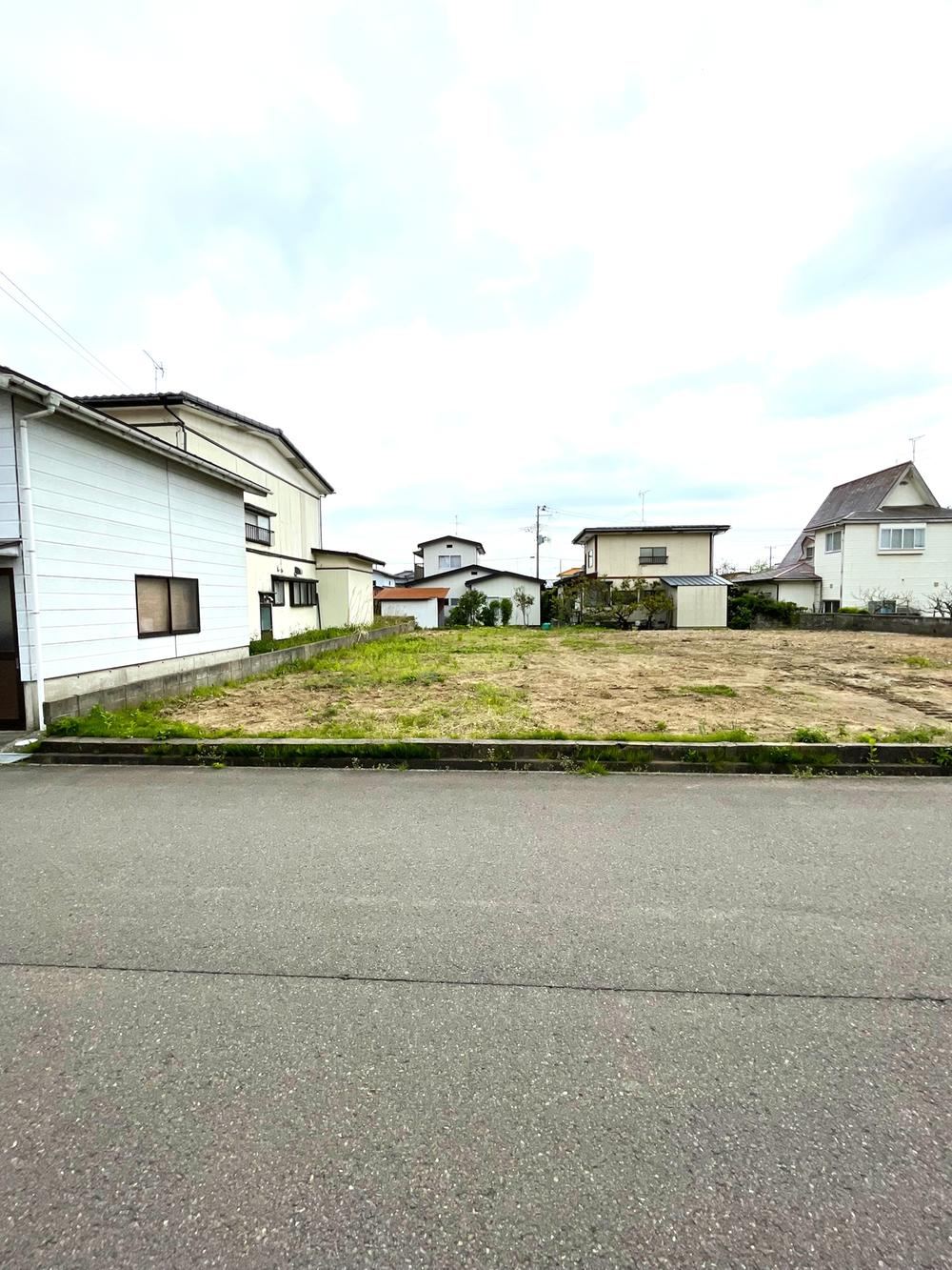 Spacious Land Near Supermarket in Nikaho - Photo 1