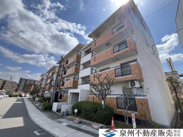 5LDK apartment in Tondabayashi, Osaka - Photo 1