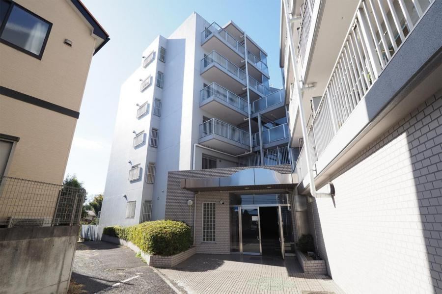 Family-Friendly 3LDK Apartment with Renovation - Photo 1