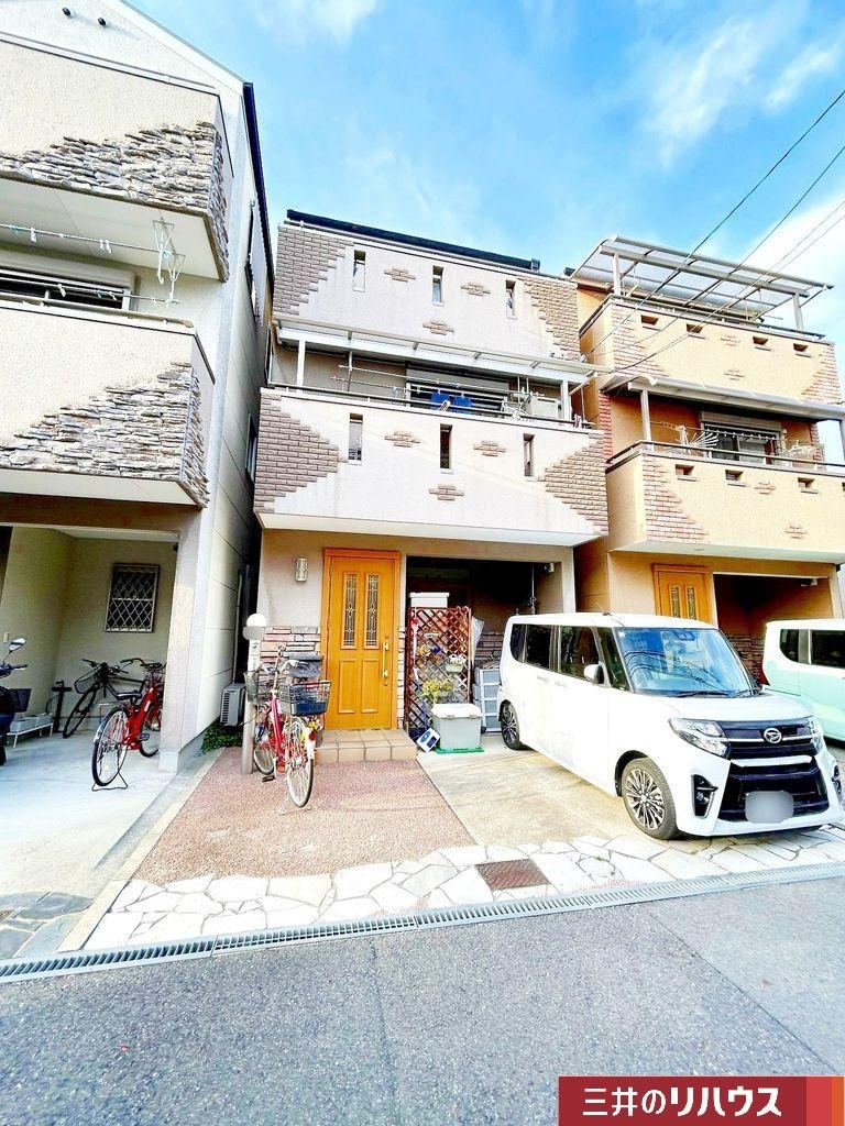 4LDK house in Higashiosaka, Osaka - Photo 1