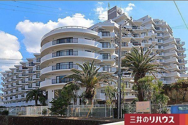 Elegant 2LDK Apartment with Ocean View in Akiya - Photo 1